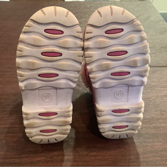 Thermo Lite Snow Boots
Raspberry Color Size 7/8 - Picture 11 of 11